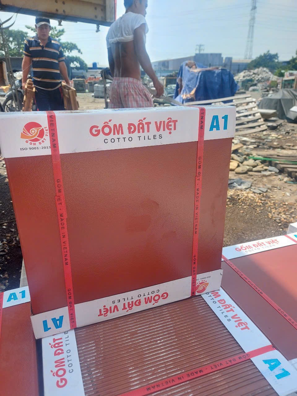 z5333748119256_3e7b41b83b5034d3dd11cae20769cc30 Gạch 40*40 Đất việt men đỏ